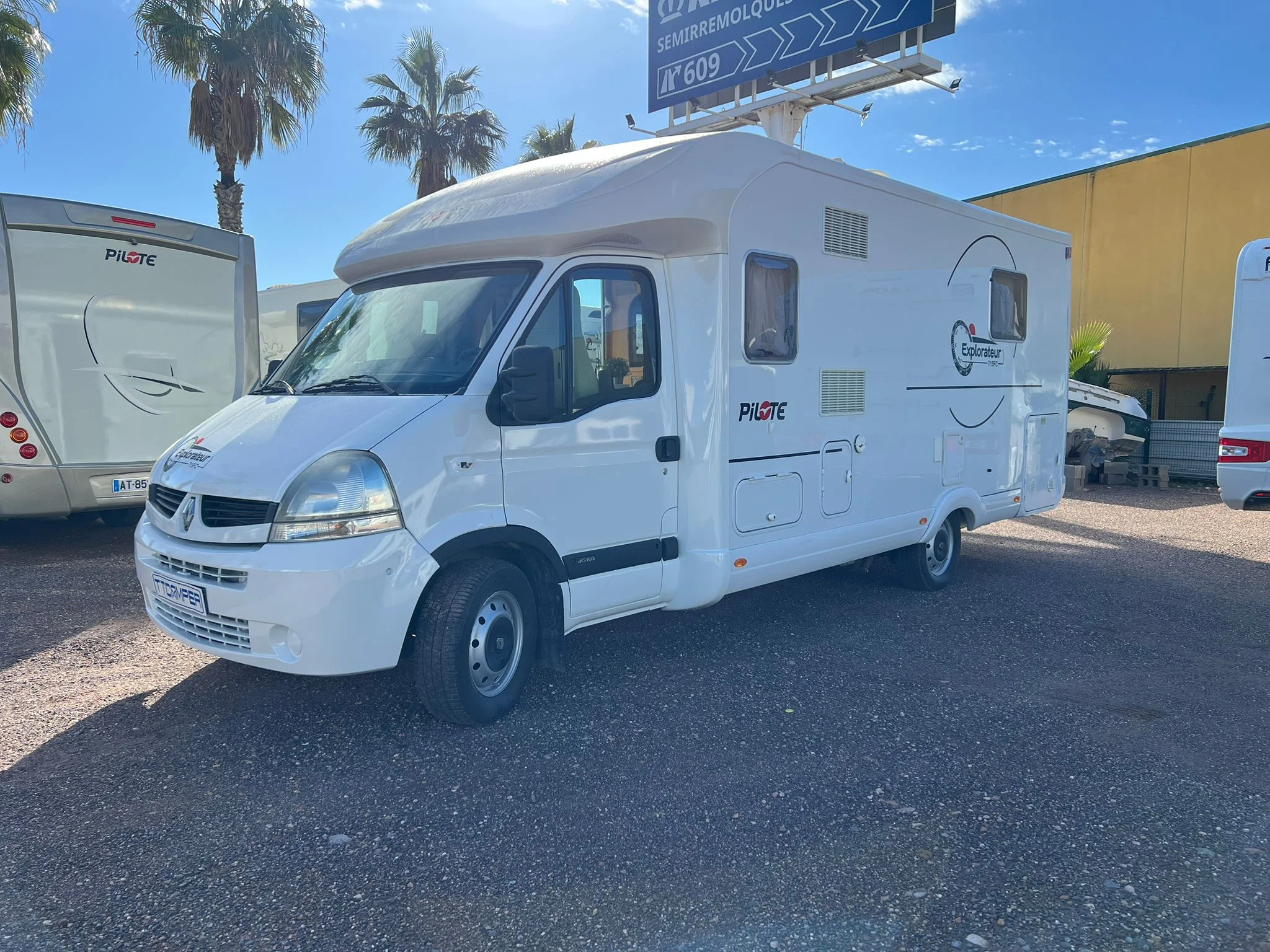 PILOTE P725 - TTCamper